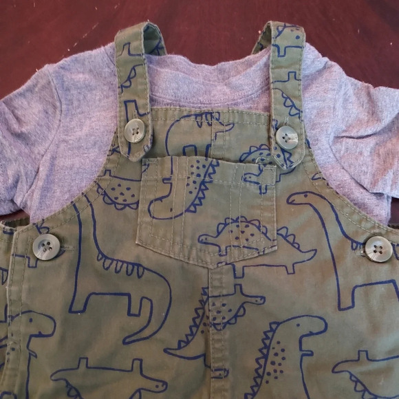 Carter’s Baby Boy’s 2 Piece Dinosaur T Shirt & Short Overalls Set Size 6M - Picture 3 of 9